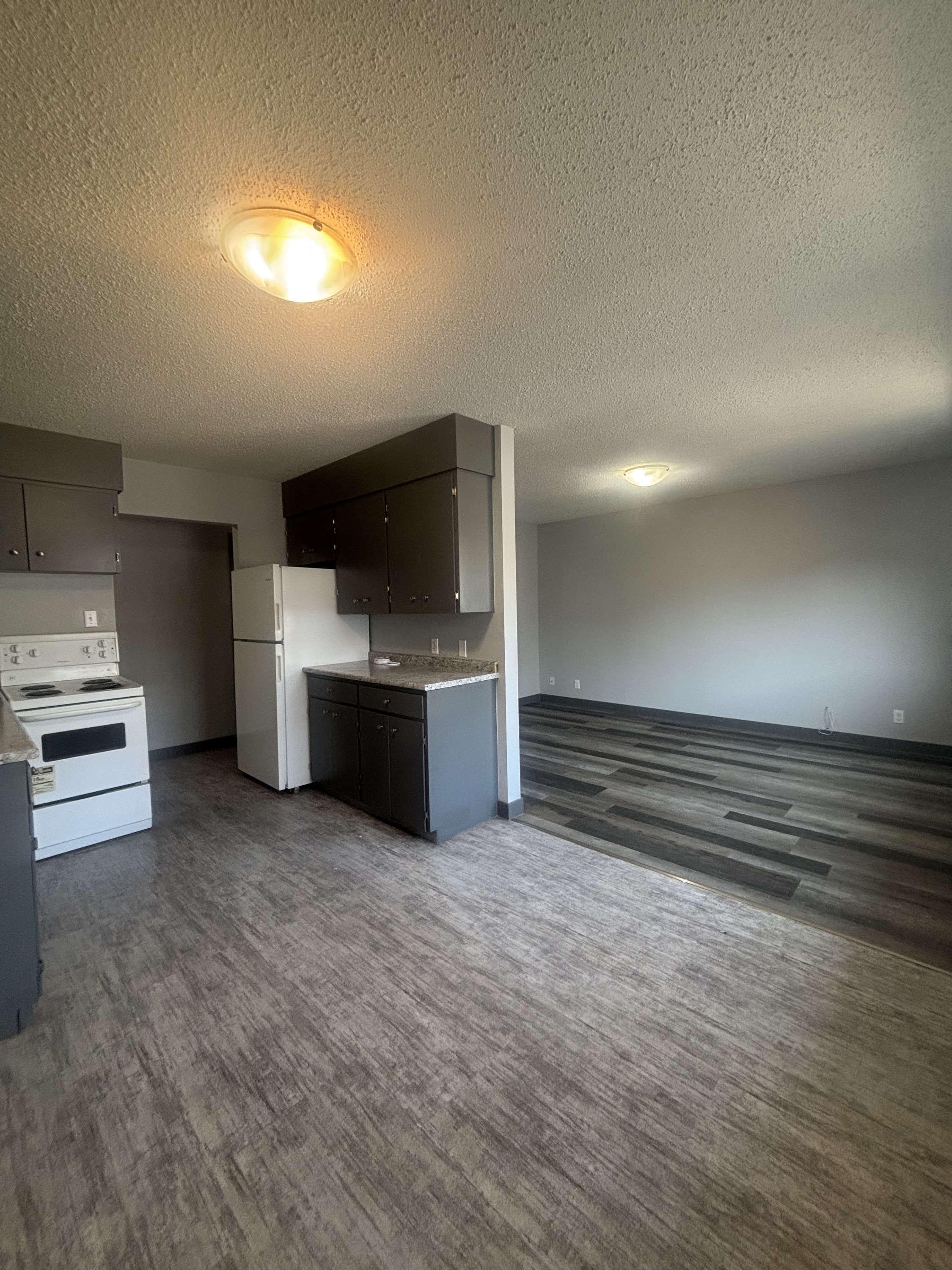500 Robert St E