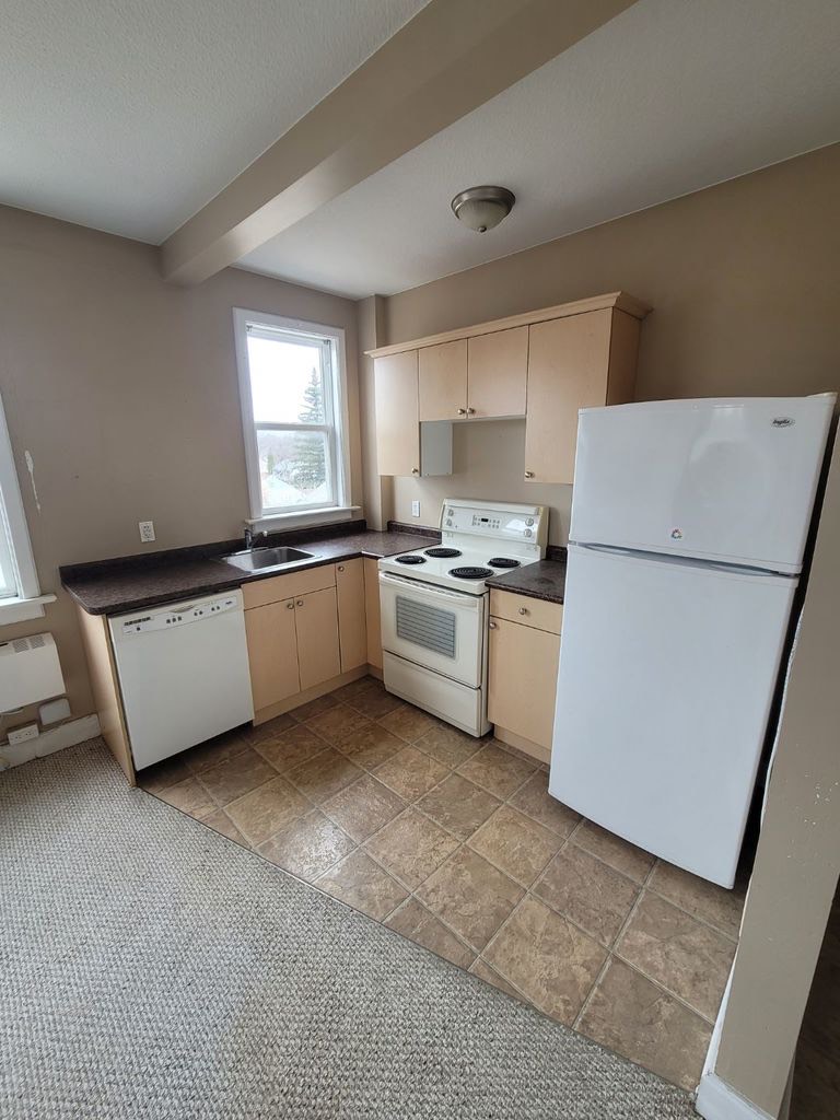 1301-103rd St NB
